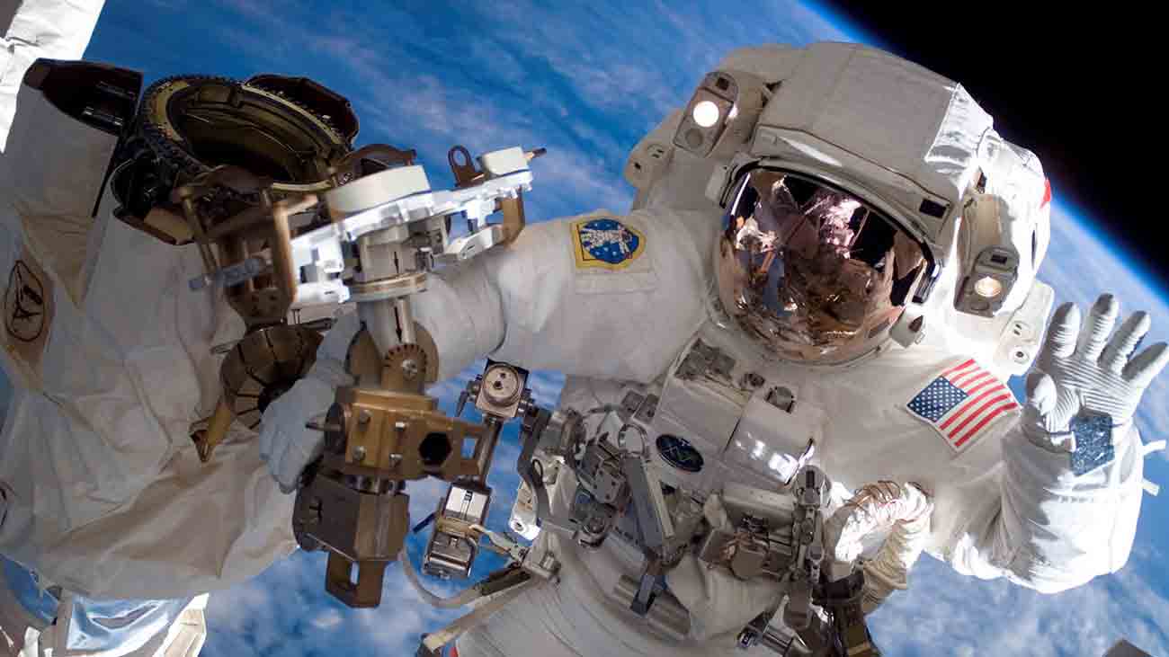  خلاباز خلا میں باتھ روم کیسے جاتے ہیں؟