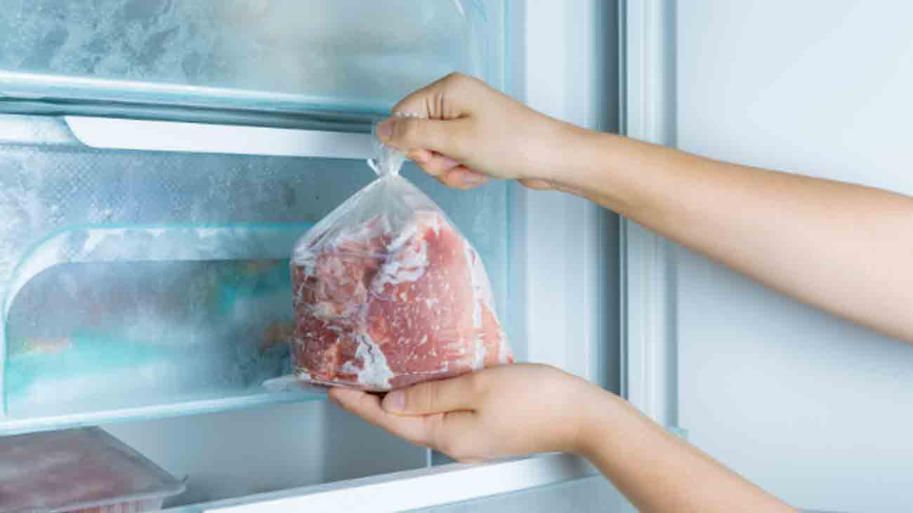  فریج میں گوشت رکھنے سے بدبو آگئی؟ چند آسان اور گھریلو ٹوٹکے