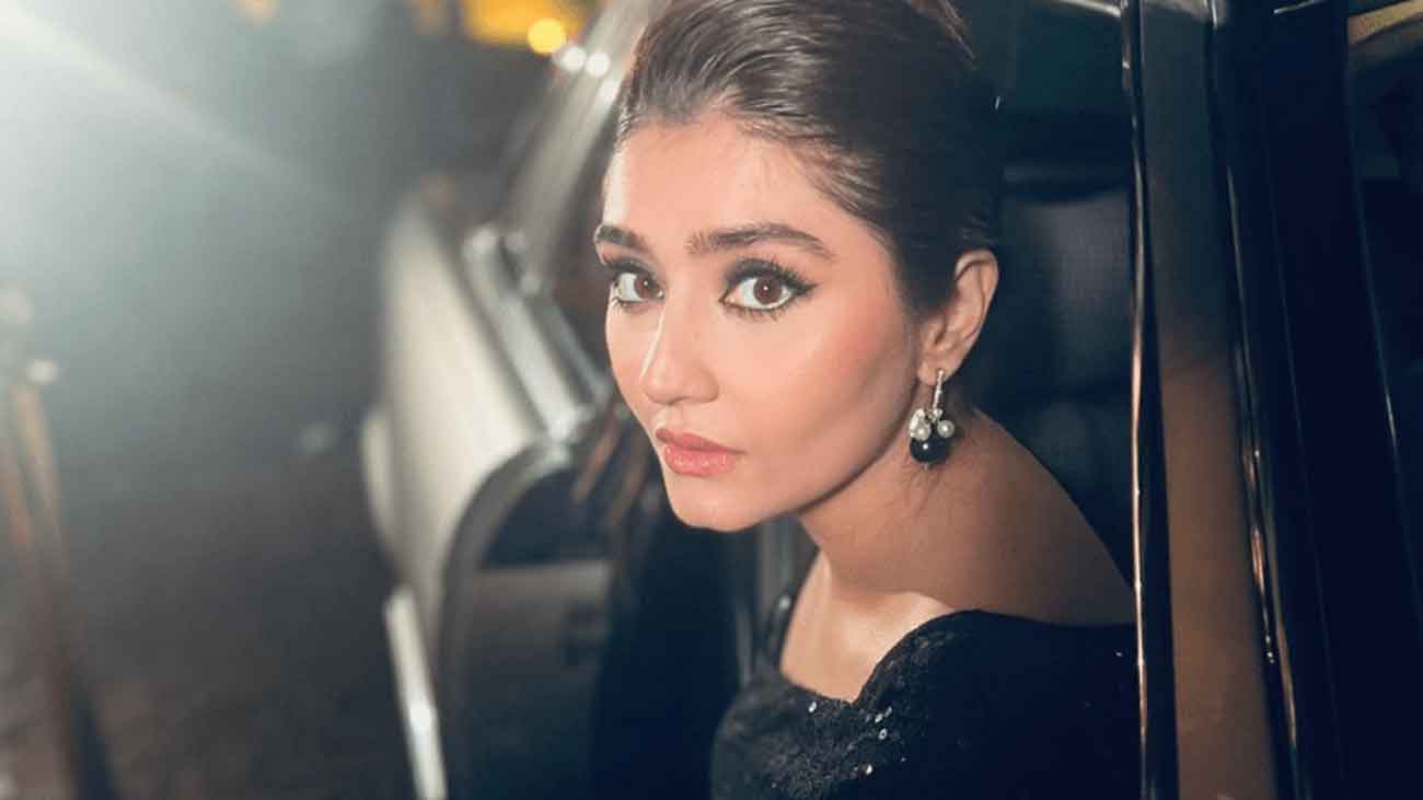 اداکارہ درفشاں سلیم کو مداح نے بوسہ دے دیا،ویڈیو وائرل